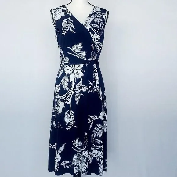 Sandra Darren Women's Navy and White Flower Dress with Tie Belt Size Small - Picture 2 of 11